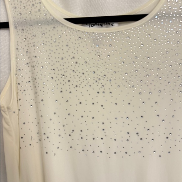 22” ptp Elegant Cream Sleeveless Top with Embellishments - Picture 3 of 12